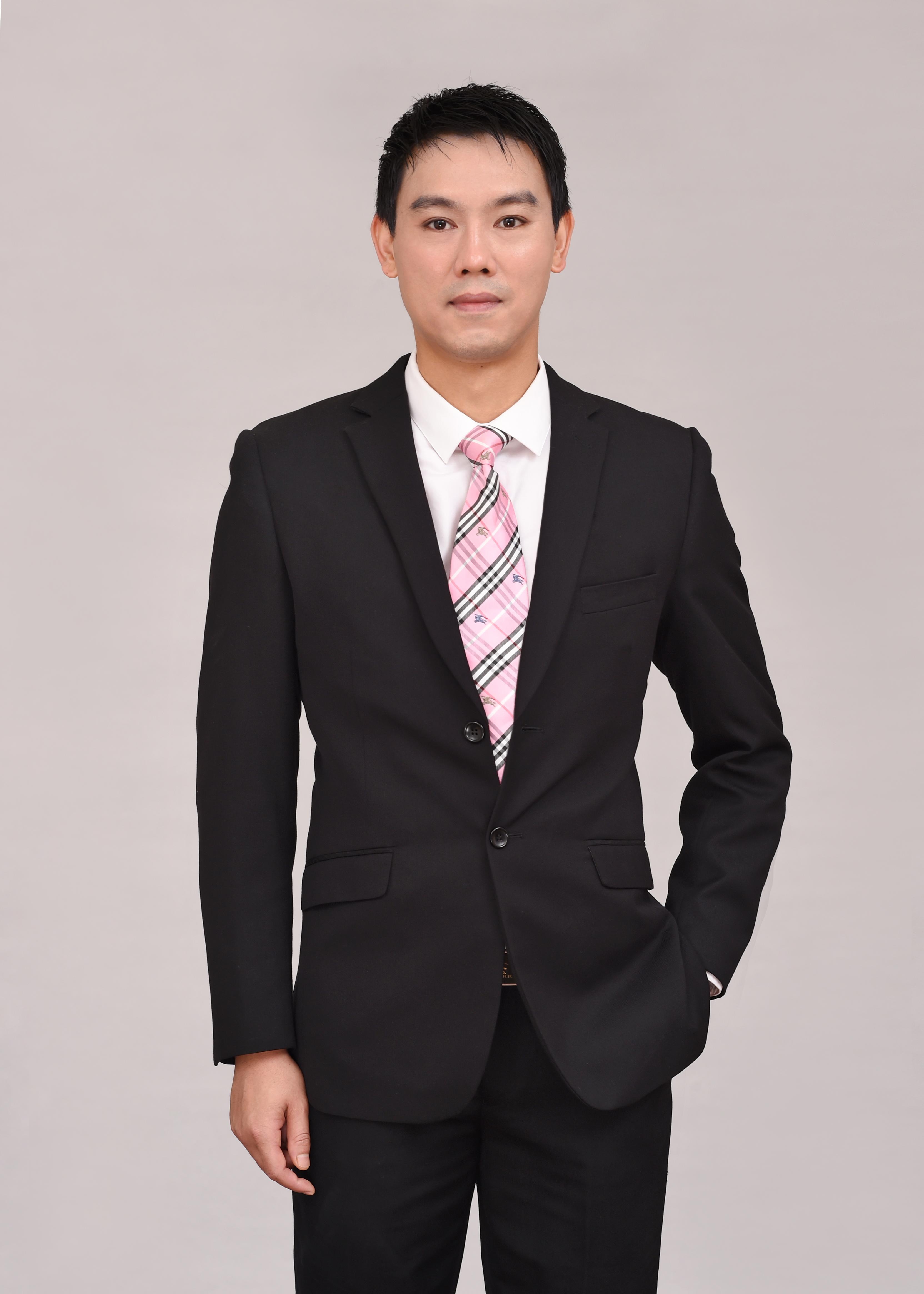 李小容视觉与舞美负责人